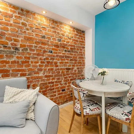 Stylish With Balcony In Old Town By Renters *