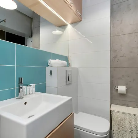 Stylish With Balcony In Old Town By Renters *