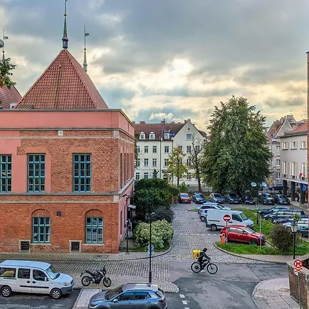 Stylish With Balcony In Old Town By Renters Daire *