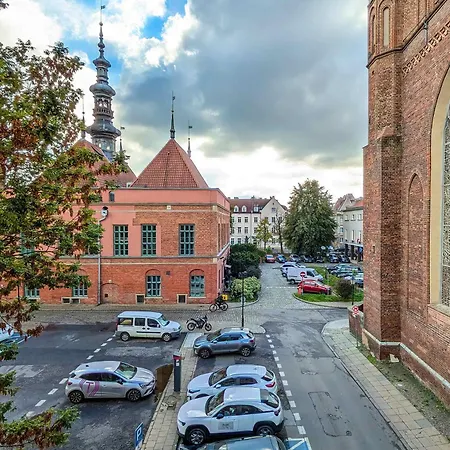 Stylish With Balcony In Old Town By Renters Daire